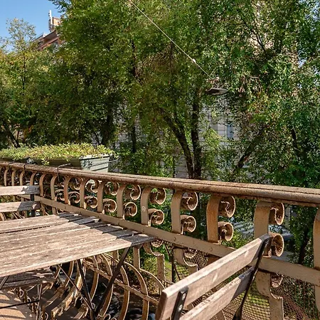 Lägenhet Hemeras Boutique Homes - Smart Flat With Balcony Near The City Center *